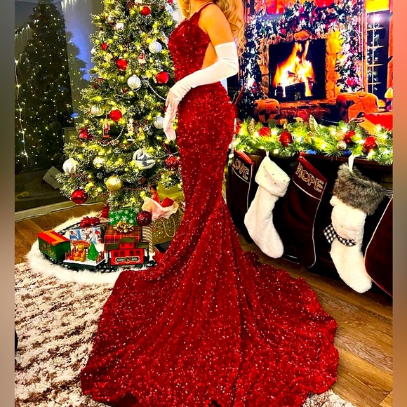 This is one of a kind piece of wardrobe to have for this holidays. - Picture 5 of 6